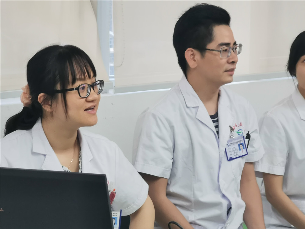 4,、李依陽主任介紹書本內(nèi)容.jpg