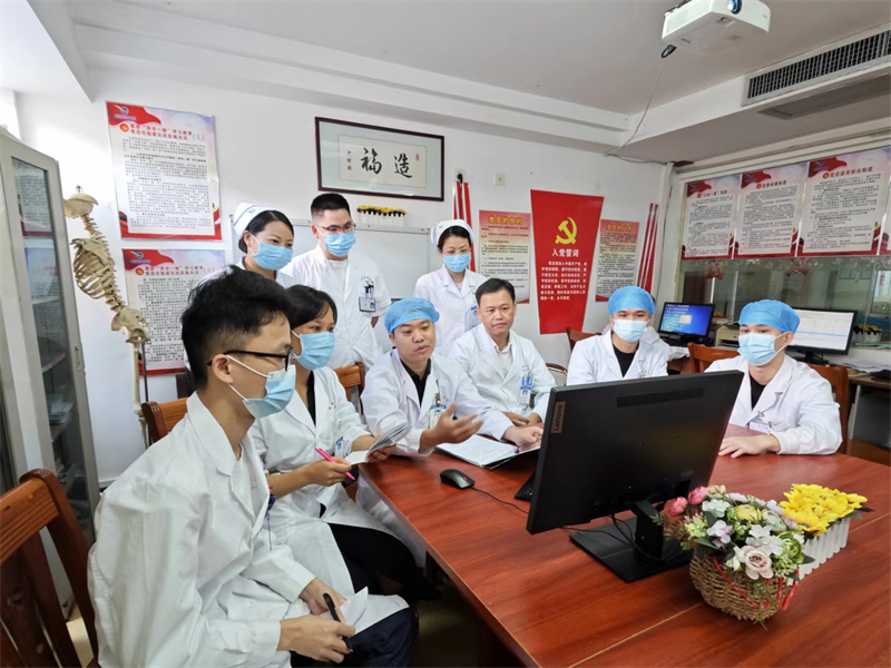 1請藥學(xué)科會(huì)診討論病情.jpg